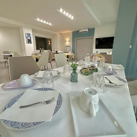 Couette-café Aurora 4*