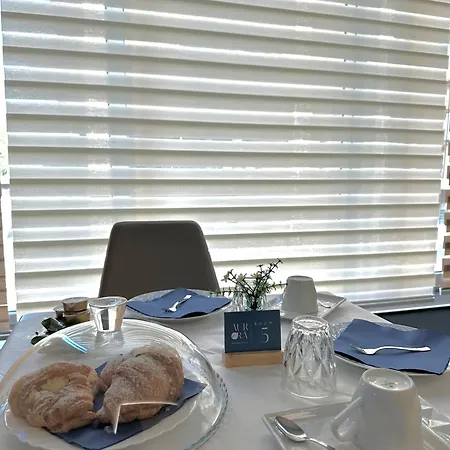 Couette-café Aurora 4*