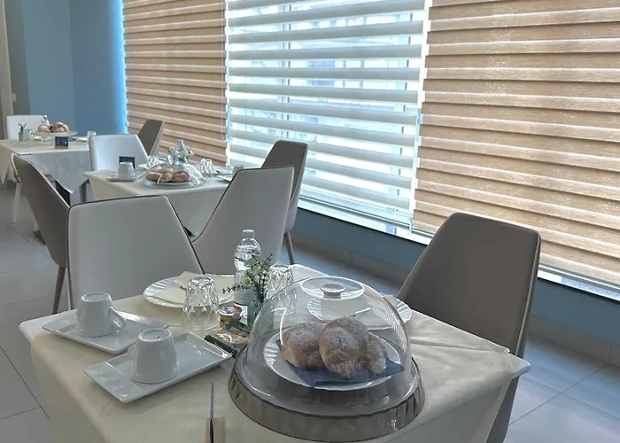 לינה וארוחת בוקר Aurora 4*